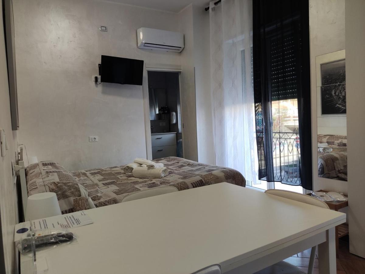 Bed and Breakfast Cuscino E Cornetto Salerno Exterior foto
